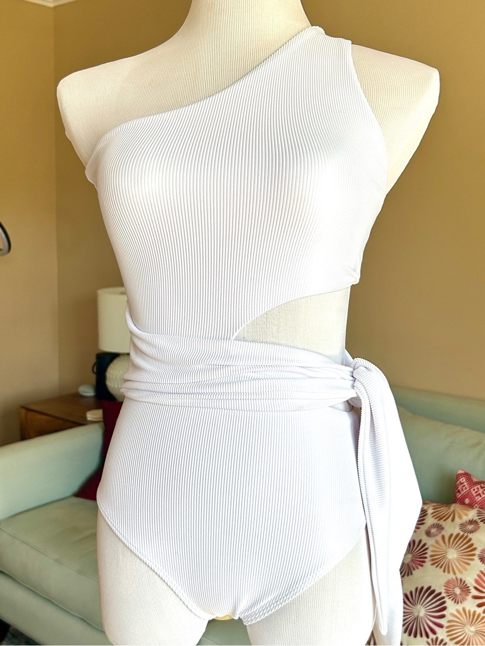 Beach Riot Carlie One-Shoulder White Cutout Tie-Side Swimsuit Small NWOT - Picture 4 of 12
